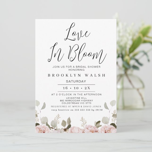 Blush Bloral Eukalyptus Liebe Brautparty Einladung (Stehend Vorderseite)