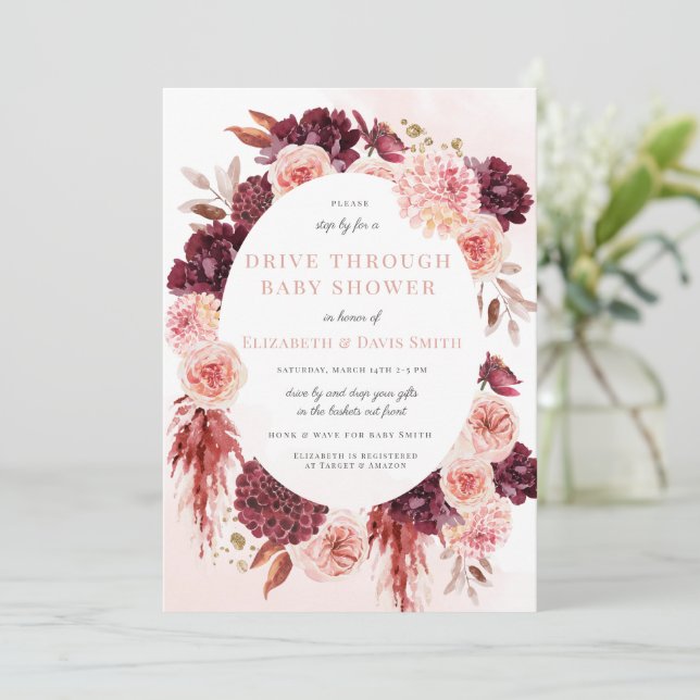 Blush Burgundy Floral Drive by Girl Baby Shooter Einladung (Stehend Vorderseite)