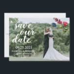 Blush Burgundy Navy Blues Blues Elegantes Foto Save The Date<br><div class="desc">Diese Save the Date-Karte weist rot, marineblau und bordeauxfarbene Blumen im Aquarellstil auf, die eleganten, rustikalen Stil schaffen. Die tiefen, reichen Bordeaux/Marsala-Farbtöne eignen sich perfekt für ein Hochzeitsthema im Herbst oder im Winter. Das Marineblau balanciert die Verbundenheit der rot-grünen Farbe und dieser ganze Look ist perfekt für Ihre Herbst- oder...</div>