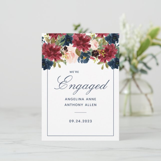 Blush Burgundy Rose Gold Akzente Verlobung Einladung (Stehend Vorderseite)