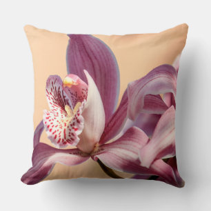 Blush Cymbidium Orchid Macro Kissen