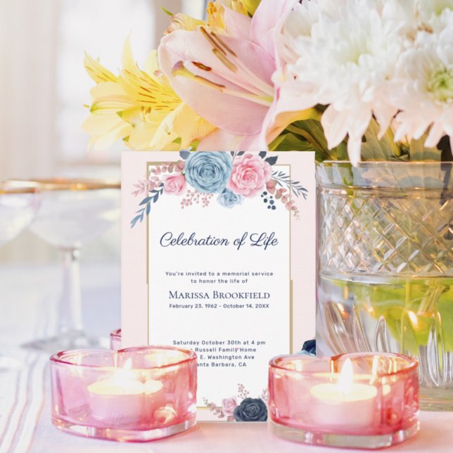 Blush Dusty Blue Celebration of Life Floral Einladung (Von Creator hochgeladen)