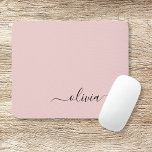 Blush Dusty Pink Girly Script Monogram Name Modern Mousepad<br><div class="desc">Blush Dusty Pink Monogramm Fügen Sie Ihren eigenen Namen Mousepad (Maus Pad). Das macht den perfekten 16 Geburtstag,  Hochzeit,  Brautparty,  Jubiläum,  Babydusche oder Junggeselinnen-Abschied Geschenk für jemanden,  der Lieben glamourösen Luxus und schicke Stile.</div>