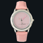 Blush Dusty Pink Modern Script Girl Monogram Name Armbanduhr<br><div class="desc">Blush Dusty Pink einfache Skript Monogram Name Watch. Das macht den perfekten 16 Geburtstag,  Hochzeit,  Brautparty,  Jubiläum,  Babydusche oder Junggeselinnen-Abschied Geschenk für jemanden,  der Lieben glamourösen Luxus und schicke Stile.</div>
