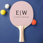 Blush Dusty Pink Modern Script Girl Monogram Name Tischtennis Schläger<br><div class="desc">Blush Dusty Pink Script Monogram Name Ping Pong Paddle Paddel. Das macht den perfekten 16 Geburtstag,  Hochzeit,  Brautparty,  Jubiläum,  Babydusche oder Junggeselinnen-Abschied Geschenk für jemanden,  der Lieben glamourösen Luxus und schicke Stile.</div>