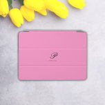 Blush Elegance Personalisierte iPad-Abdeckung iPad Air Hülle<br><div class="desc">Die Personalisierte iPad Cover von Blush Elegance - ein elegantes und anpassbares Zubehör, das Ihr iPad mit einer persönlichen Touch schützen und infizieren soll. Tauchen Sie ein in den zarten Script-Schriftart und zeigen Sie Ihren ersten und vollen Namen in einem sanften Rosa-Hintergrund. Die sorgfältig aus hochwertigen Materialien gefertigte Abdeckung gewährleistet...</div>