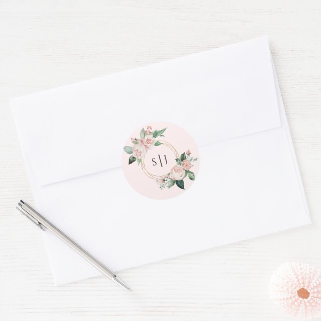 Blush Floral Pink Monogram Wedcker Runder Aufkleber (Umschlag)