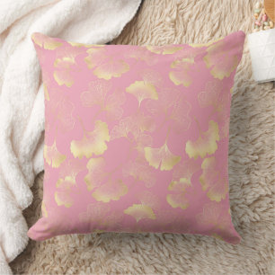Blush Ginkgo Luxe – Goldene Botanik auf Rosa Kissen