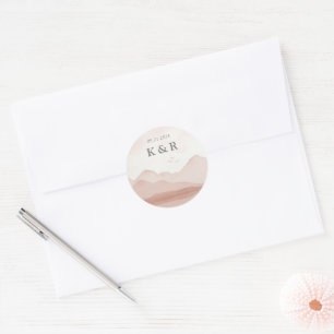 Blush Mountain Range Landscape Wedding Monogram Runder Aufkleber