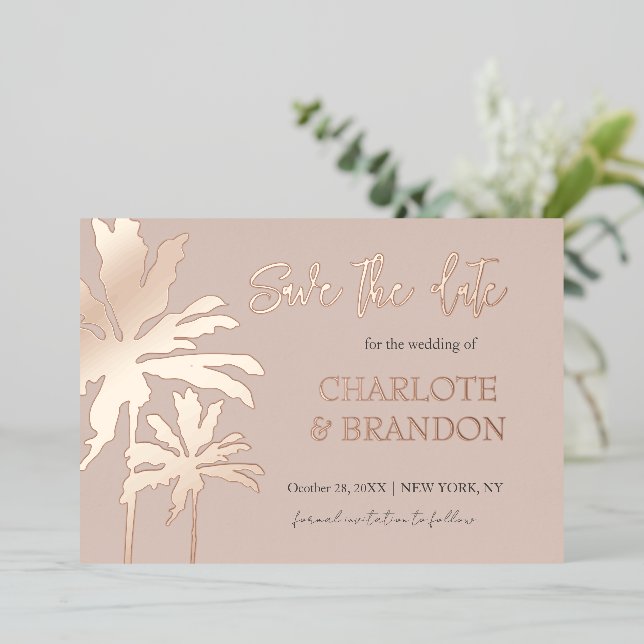 Blush Palm Trees Beach Hochzeit Save the Date Gold Folieneinladung (Stehend vorne)