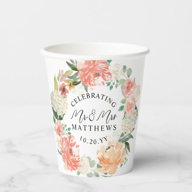 Blush Peach Bloral Wreath Braut und Groom Hochzeit Pappbecher (Vorderseite)