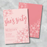 Blush Pink 60. Geburtstagsparty Einladung<br><div class="desc">Elegante 60 Blush Pink 60. Geburtstagsparty Einladung. Eine lustige, aber elegante 60. Geburtstagsfeier mit gürlich blütigen rosa und dunkelrosa Blume für die Jungen im Herzen. Ein spielerisches Blume-Muster umrahmt eine Schriftzeichen-Typografie "she's sechzig" mit einem klassischeren Serif-Schriftart. Feiern Sie 60 Jahre des Lebens mit diesem schönen botanischen Design. Der Spaß daran...</div>