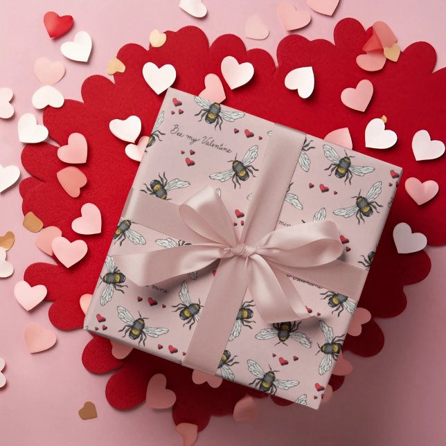 Blush Pink Bee Mine/be My Valentine Bees & Hearts Geschenkpapier (Adorable & Trendy Honeybee Valentine's Day Wrapping Paper in Blush Pink. "Bee Mine/Bee My Valentine")
