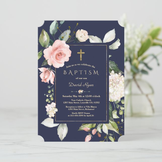 Blush Pink Bloral Navy Blue Gold Cross Taufe Einladung (Stehend Vorderseite)