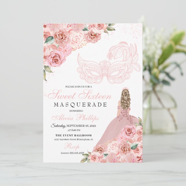 Blush Pink Blumenmasquerade Sweet 16 Einladung (Stehend Vorderseite)