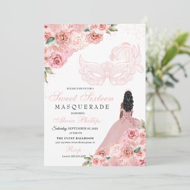 Blush Pink Blumenmasquerade Sweet 16 Einladung (Stehend Vorderseite)