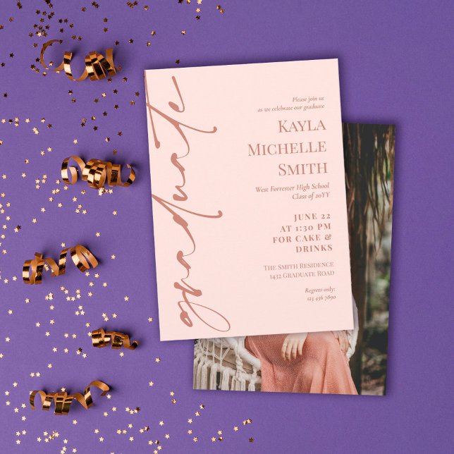 Blush Pink Brass Typografy Graduation Party Einladung (Von Creator hochgeladen)