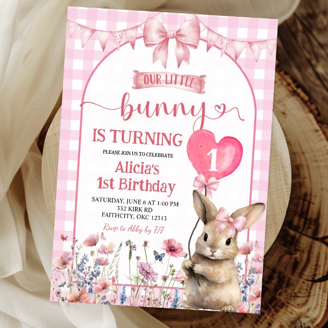 Blush Pink Coquette Little Bunny Floral Birthday Einladung (Von Creator hochgeladen)