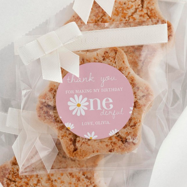 Blush Pink Daisy Birthday Sticker Labels (Von Creator hochgeladen)