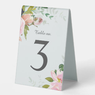 Blush Pink Floral Bouquets auf hellblauen Zahlen Tischaufsteller