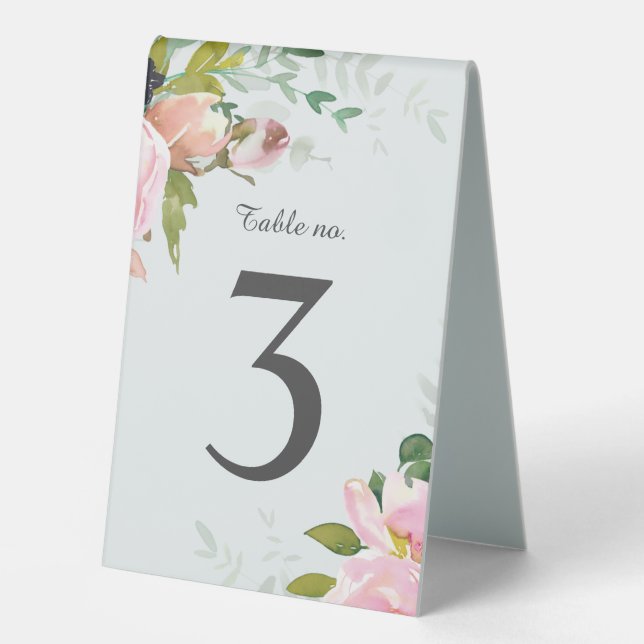 Blush Pink Floral Bouquets auf hellblauen Zahlen Tischaufsteller (Vorderseite)