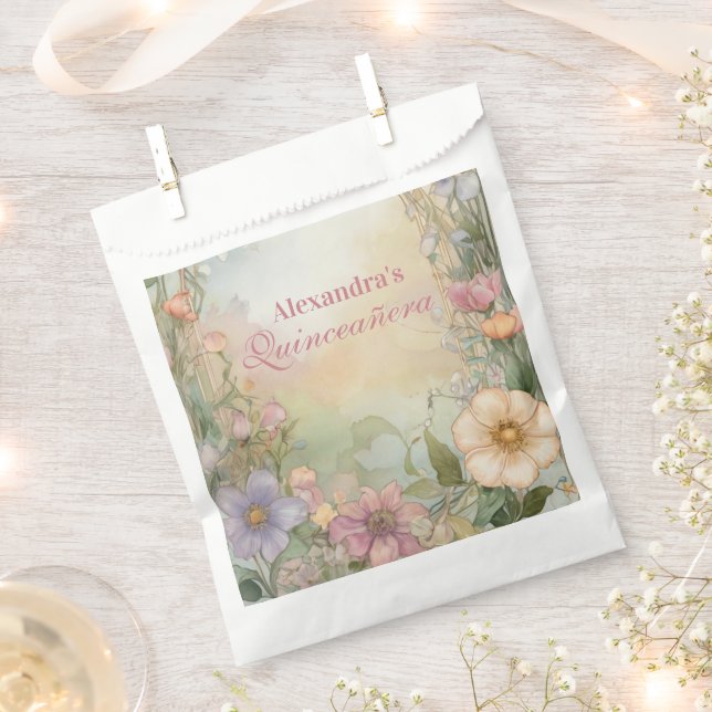 Blush Pink Floral Quinceanera Celebration Geschenktütchen (Ausgeschnitten)