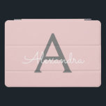 Blush Pink Grau Modernes Script Girly Monogram Nam iPad Pro Cover<br><div class="desc">Blush Pink und Gray Simple Script Monogram Name Laptop Case. Das macht den perfekten 16 Geburtstag,  Hochzeit,  Brautparty,  Jubiläum,  Babydusche oder Junggeselinnen-Abschied Geschenk für jemanden,  der Lieben glamourösen Luxus und schicke Stile.</div>