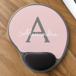 Blush Pink Gray Girly Script Monogram Name Modern Gel Mousepad<br><div class="desc">Blush Pink und Gray Monogramm Fügen Sie Ihren eigenen Namen Mousepad (Maus Pad). Das macht den perfekten 16 Geburtstag,  Hochzeit,  Brautparty,  Jubiläum,  Babydusche oder Junggeselinnen-Abschied Geschenk für jemanden,  der Lieben glamourösen Luxus und schicke Stile.</div>