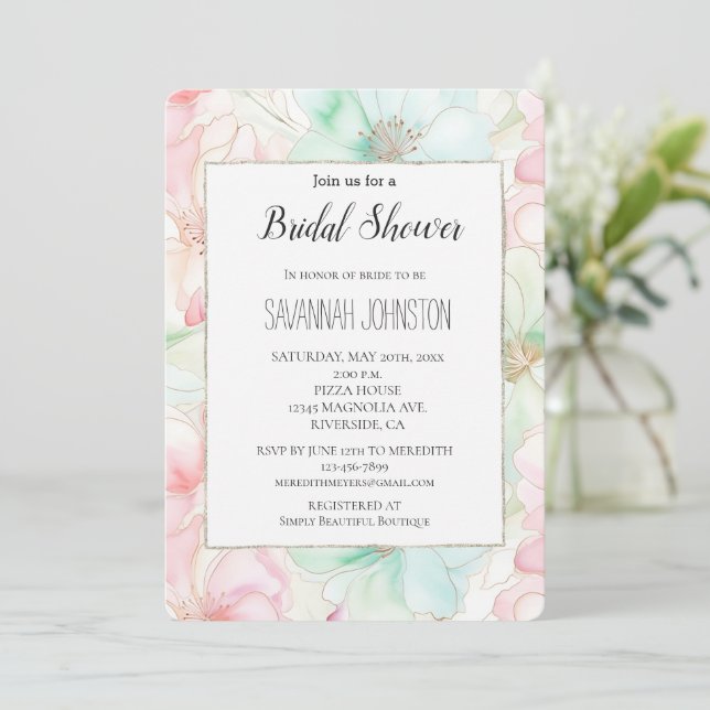 Blush Pink Mint Flowers Bridal Shower Einladung (Stehend Vorderseite)