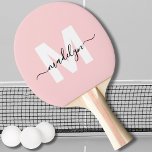 Blush Pink Moderner Skriptname Girl Monogram Tischtennis Schläger<br><div class="desc">Erstellen Sie Ihren eigenen Personalisierten modernen Skriptnamen Girly Blush Pink Monogram Ping Pong Paddle Paddel. Dieses ultra-gürtliche Pingpongpaddel mit einem weichen, rot-rosa Hintergrund und einem kühnen, weißen Initial (ohne Schimmer oder Folie) auf der Vorderseite, gepaart mit einem spielerischen schwarzen Skriptnamen für diese zusätzliche persönliche Touch. Die Rückseite des Paddels wird...</div>