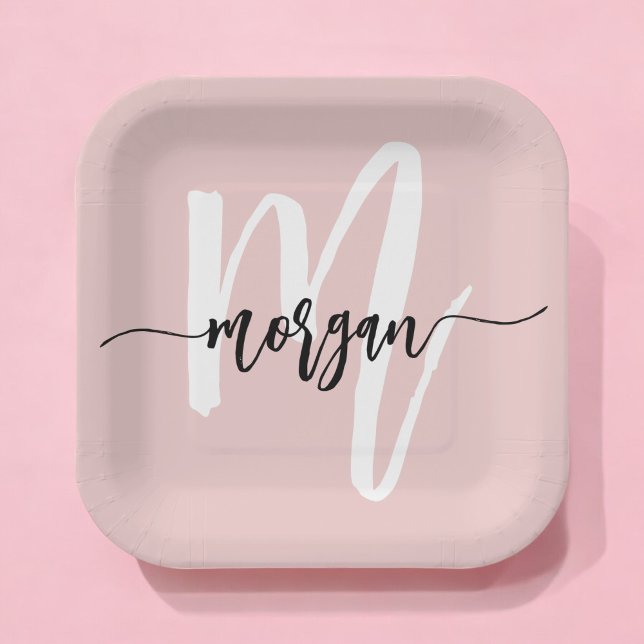 Blush Pink Modernes Script Name Girl Monogram Pappteller (Von Creator hochgeladen)