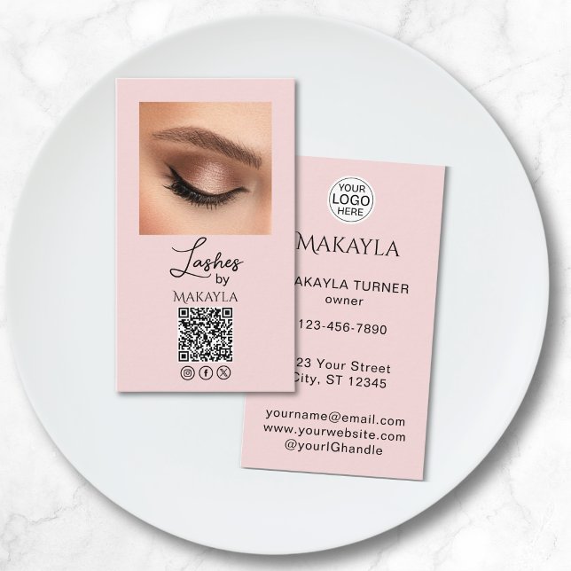 Blush Pink Script Logo QR Code Photo Lashes Visitenkarte (Von Creator hochgeladen)