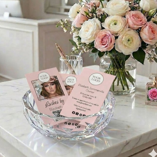 Blush Pink Script Logo QR Code Photo Lashes Visitenkarte (Von Creator hochgeladen)