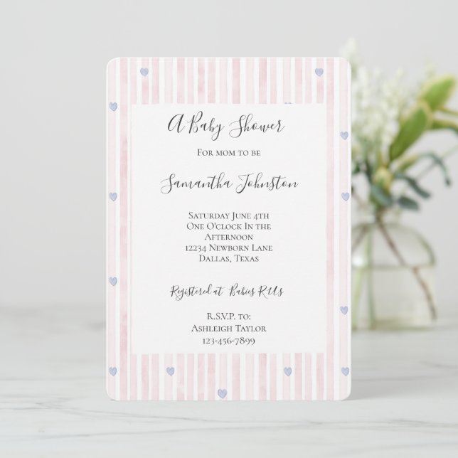 Blush Pink Streifen Blue Hearts Baby Dusche Einladung (Stehend Vorderseite)