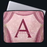 Blush Pink und Burgund Vorhänge Monogramm Name Laptopschutzhülle<br><div class="desc">Blush Pink und Burgundy Vorhänge Girly Sparkle Monogram Case. Dieser Fall kann so angepasst werden,  dass er Ihren Anfangs- und Vornamen enthält.</div>