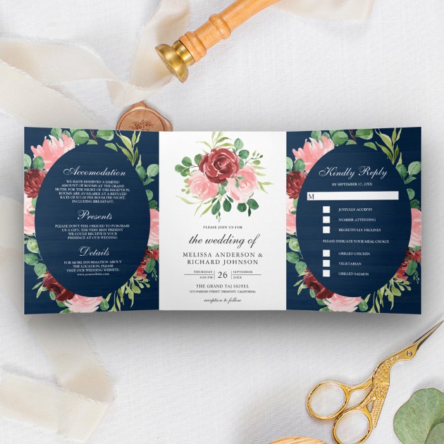 Blush Pink und Burgundy Floral Navy Wood Wedding Dreifach Gefaltete Einladung (Von Creator hochgeladen)