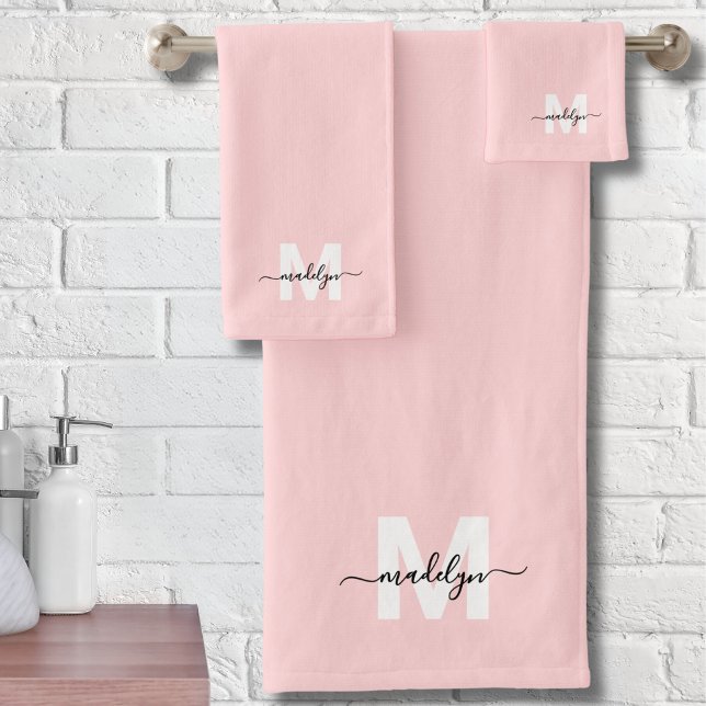 Blush Rose Élégant Monogramme de Nom en Script Min (Blush Pink Elegant Minimal Script Name Monogram Bath Towel Set )