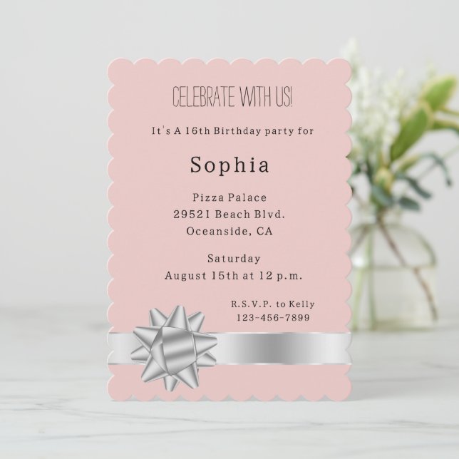 Blush Silver Glam Ribbon und Bow Birthday Einladung (Stehend Vorderseite)