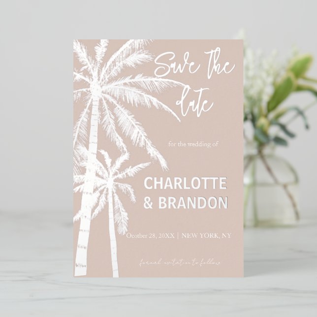 Blush Silver Palm Trees Beach Hochzeit Folieneinladung (Stehend vorne)
