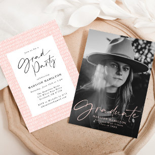Blush Stylish Script Foto Graduation Party Einladung