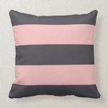 Blush und Graustreifen Kissen<br><div class="desc">Weite Streifen in Rosa und Graublau sind ein moderner und prächtiger Akzent für Ihre Wohngestaltung. Paarung mit mutigeren Mustern für einen eleganten Mix und einen On-Trend-Stil.</div>