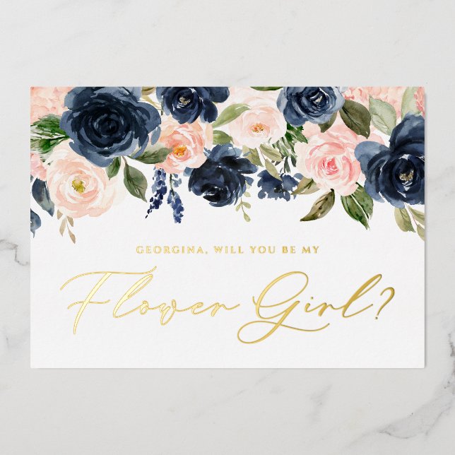 Blush und Navy Blume sind mein Blumenmädchen Folieneinladung (Vorderseite)