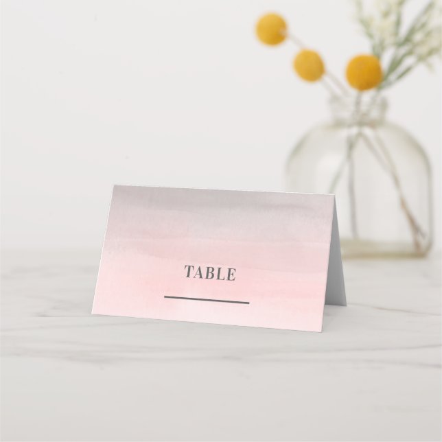 Blushing Pink Gray Moderne Aquarellfarben Hochzeit Platzkarte (Vorderseite)