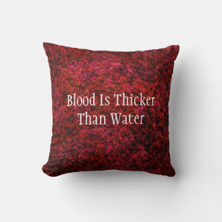 Blut ist dicker als Wasserwurfkissen Kissen