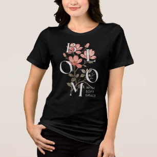 Blüten-Typografie-Wasserfarben-Kunstwerk Tri-Blend Shirt