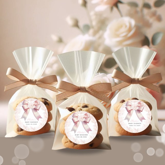 Blütendusche aus Pink Bow Runder Aufkleber (Von Creator hochgeladen)