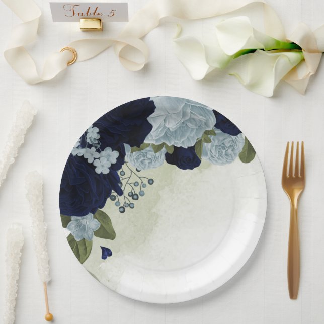 Blütengrün aus staubigen Blumen und marineblauen B Pappteller (Hochzeit)