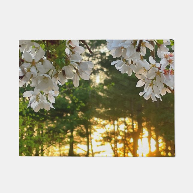 Blütenknospen, sonnenaufgang durch Kiefernbäume Fußmatte (Vorderseite)