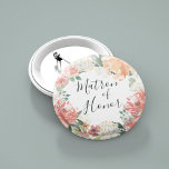 Blütenmatron im Mittelsommer Button<br><div class="desc">Identifizieren Sie die Hauptakteure in Ihrem Brautparty mit unseren eleganten,  süß-schicken Blumenknöpfen. Button ist mit einem Blumenkranz in Aquarellfarben mit peachy rosa Bacheleien,  weißen Hydrangea-Blume und botanischem Grün ausgestattet,  der in handgeschriebenen Schriftzeichen mit "Ehrengatter" beschriftet ist.</div>