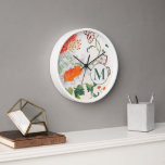 Blutflorale Monogramm Uhr<br><div class="desc">Eleganter Vintager Stil floraler Hintergrund Frühling Grün Monogramm erste Zuhause Office Küche Wohnzimmer Badezimmer Uhr Weiße Rahmen</div>